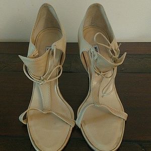 Manolo Blahnik Nude Lace up Jeel